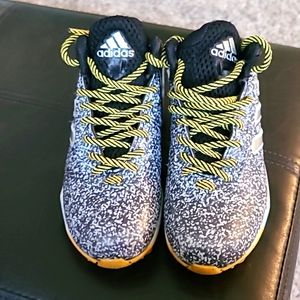Youth football cleats